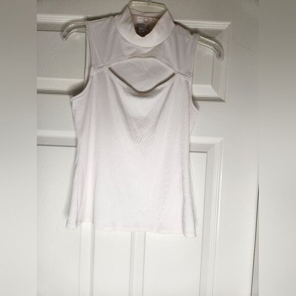 Guess Los Angeles M White High Neck Front Cut Out Knit Sleeveless Women’s Top. - Picture 1 of 5